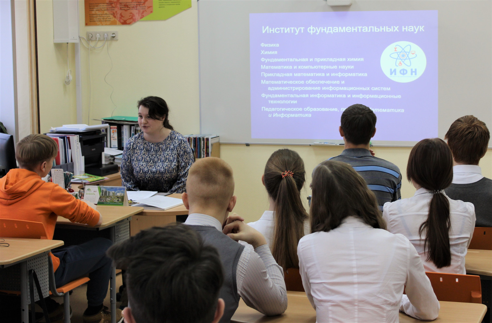 Я б в технологи пошёл, пусть меня научат